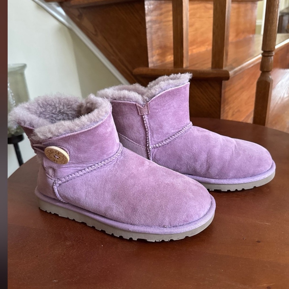 UGG Sz6 Women's Purple mini Bailey Boots